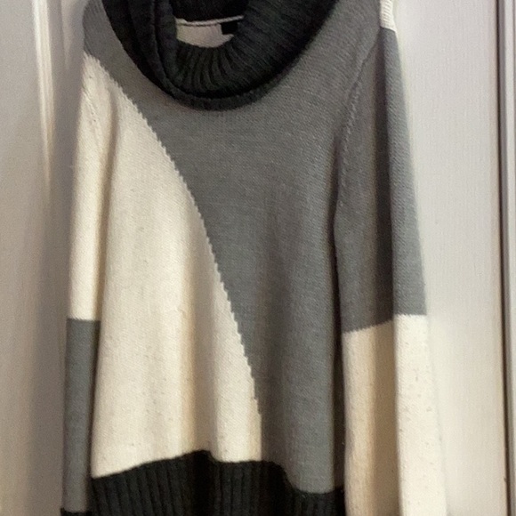 Sweater - Picture 1 of 1